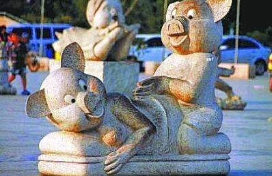 流氓猪石雕事件：郑州“孝顺猪”雕塑10年前在武汉涉黄被查