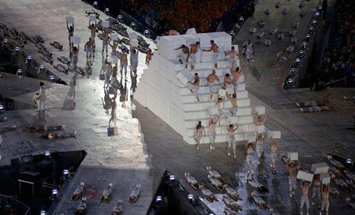 伦敦奥运会闭幕式乌龙事件：302个"金牌"箱子多出一个